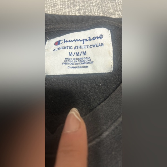 Champion medium sweater - Picture 2 of 2